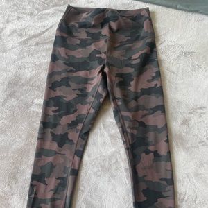 Lulu Lemon wunder under train- Brown Camo.
